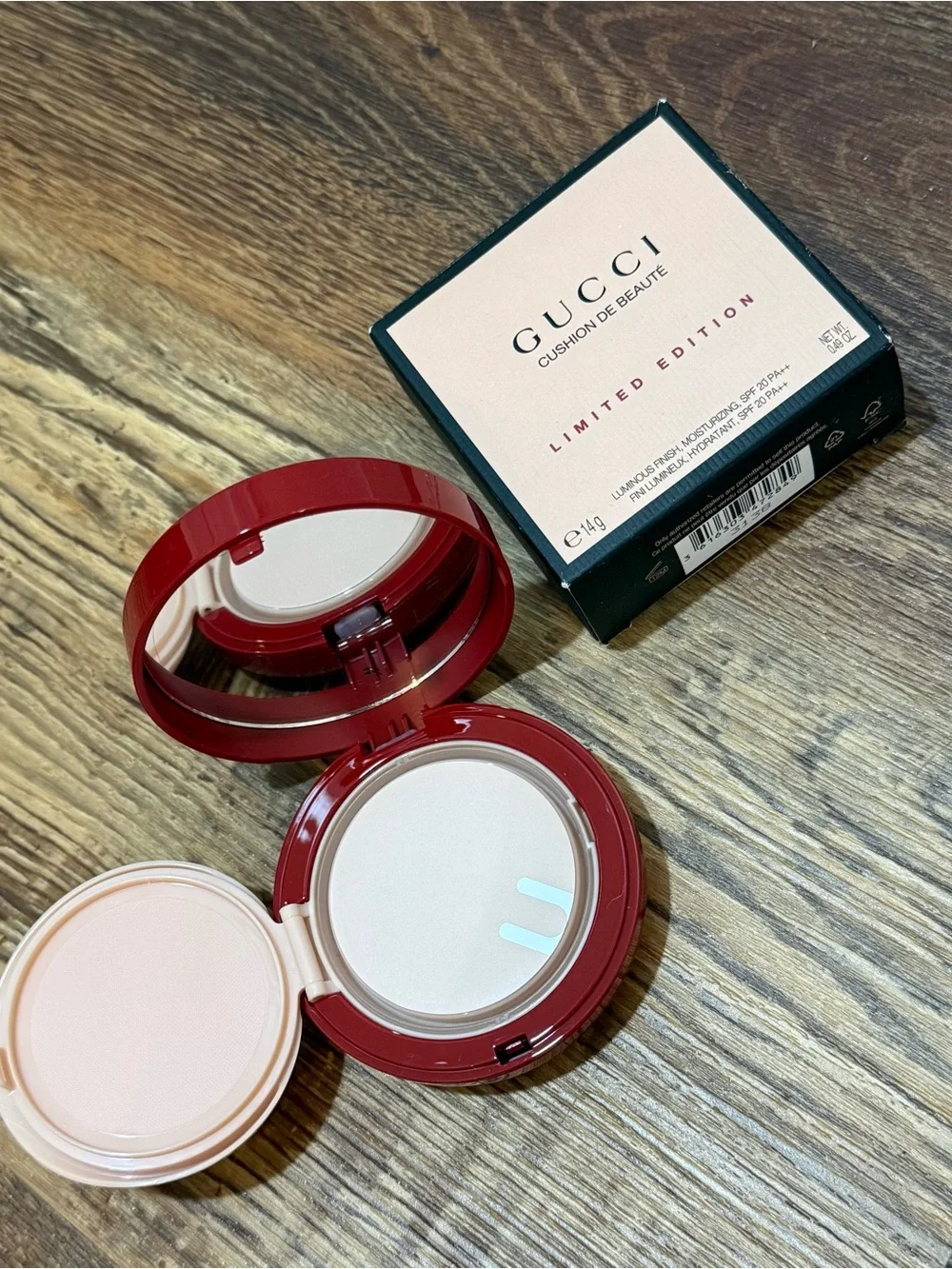 GUCCI | Limited Edition Compact Cushion De Beauté Foundation Shade 2.5